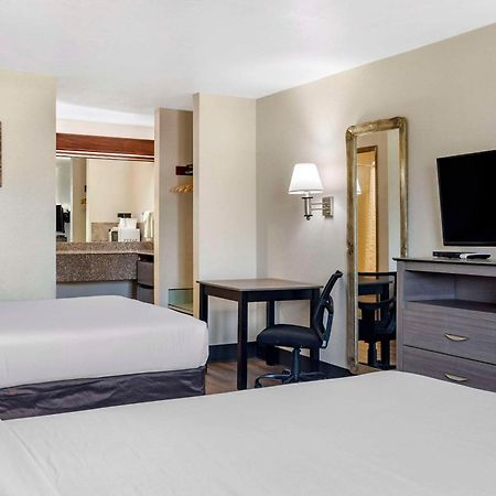 Econo Lodge Portland Airport Exterior foto