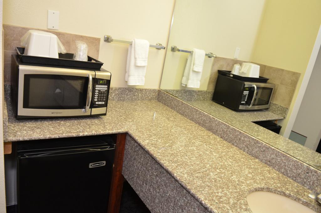 Econo Lodge Portland Airport Exterior foto