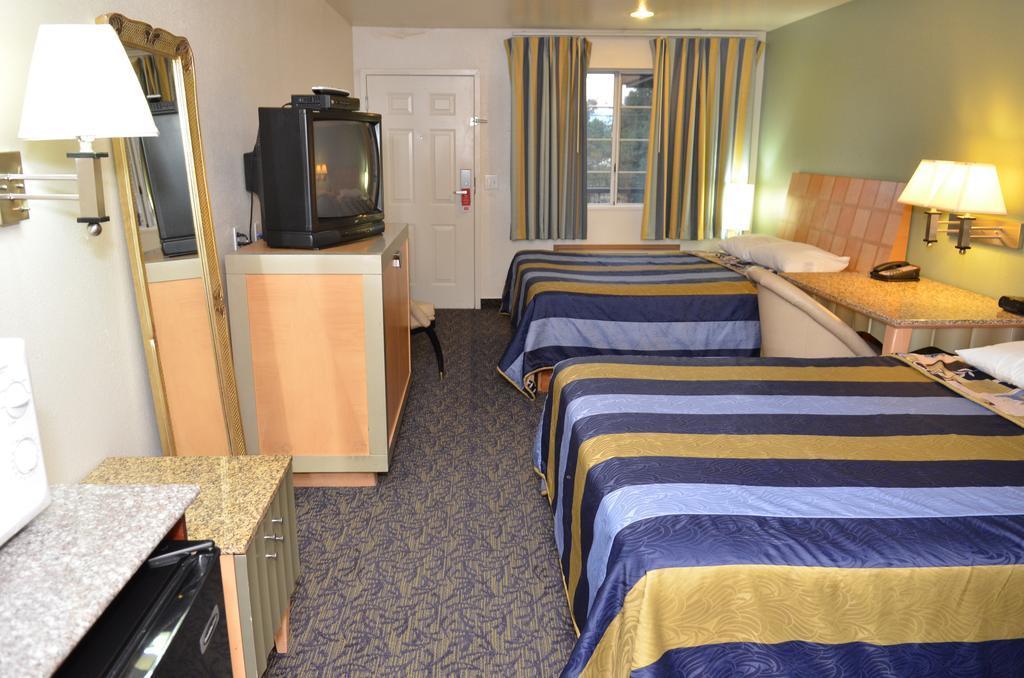 Econo Lodge Portland Airport Exterior foto