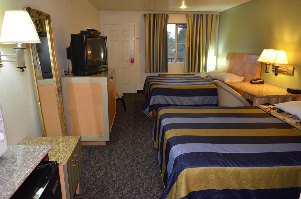 Econo Lodge Portland Airport Exterior foto