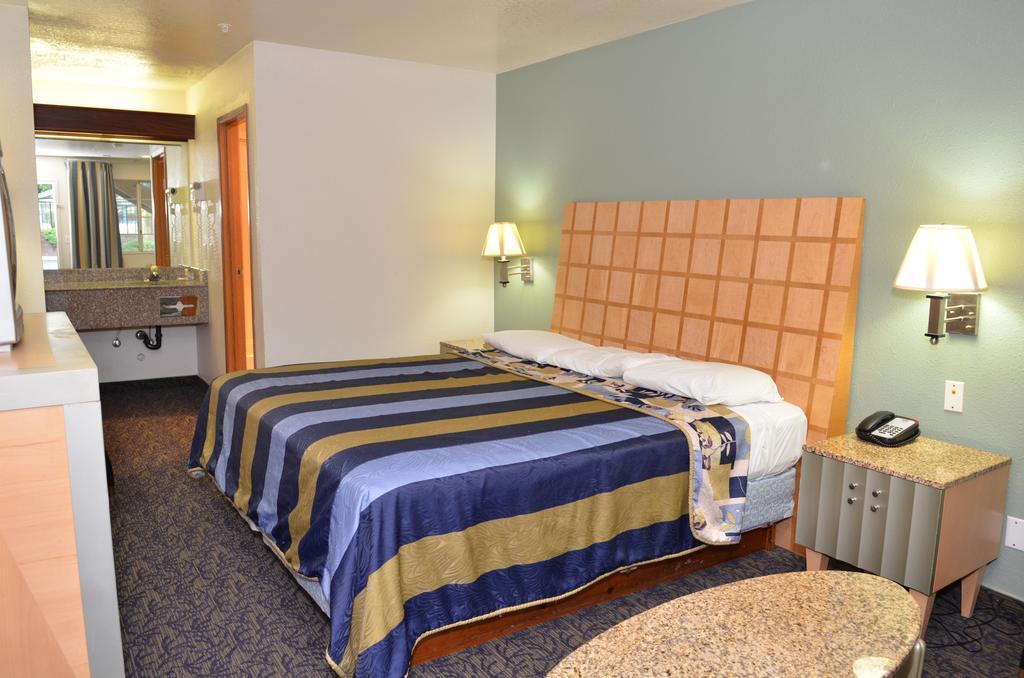 Econo Lodge Portland Airport Exterior foto