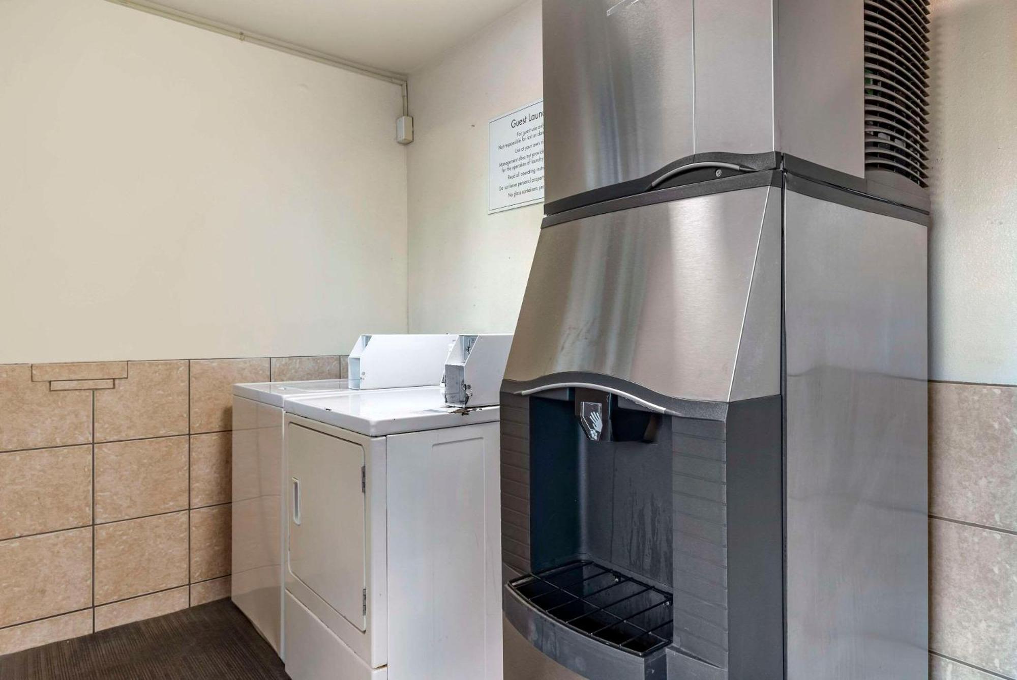 Econo Lodge Portland Airport Exterior foto